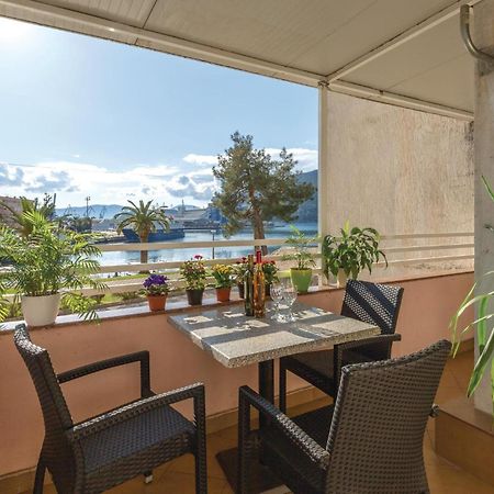 Awesome Apartment In Ploce With Kitchen Luaran gambar