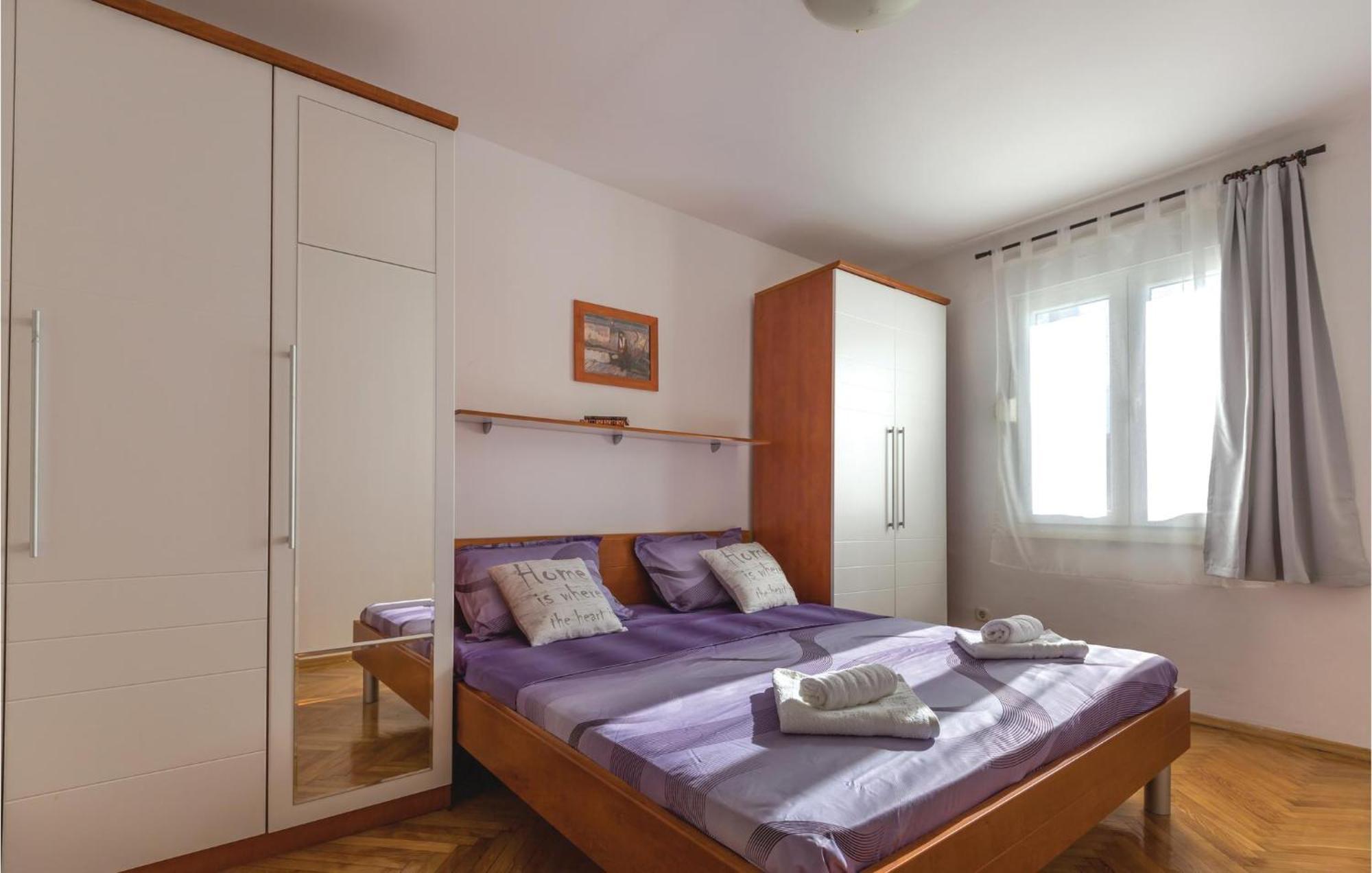 Awesome Apartment In Ploce With Kitchen Luaran gambar