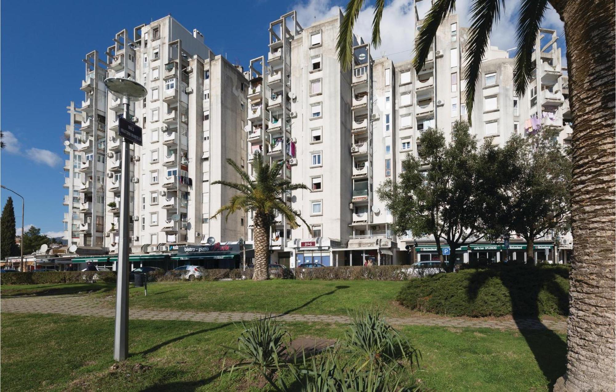 Awesome Apartment In Ploce With Kitchen Luaran gambar