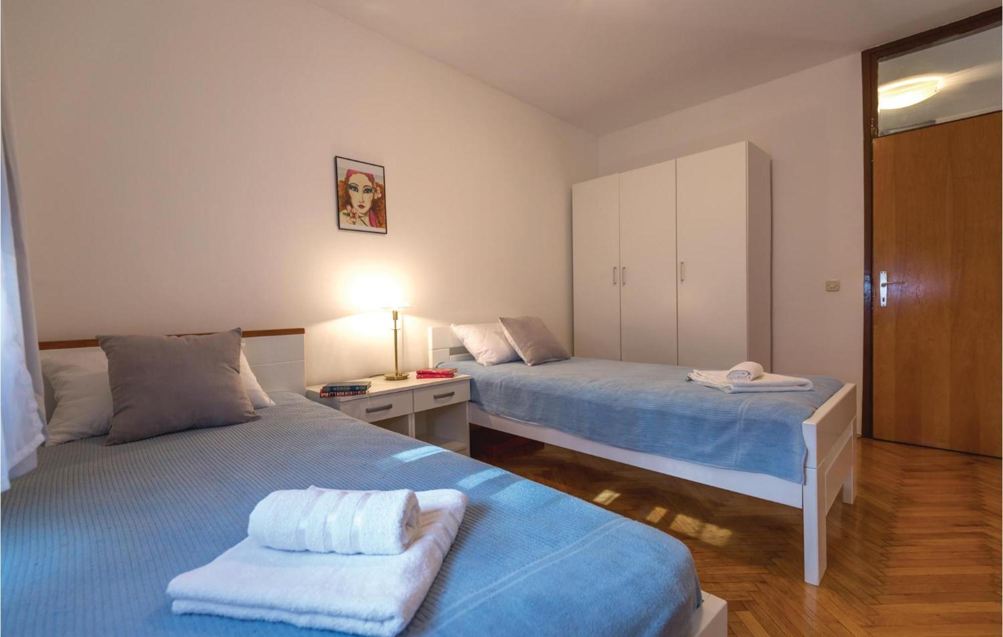 Awesome Apartment In Ploce With Kitchen Luaran gambar