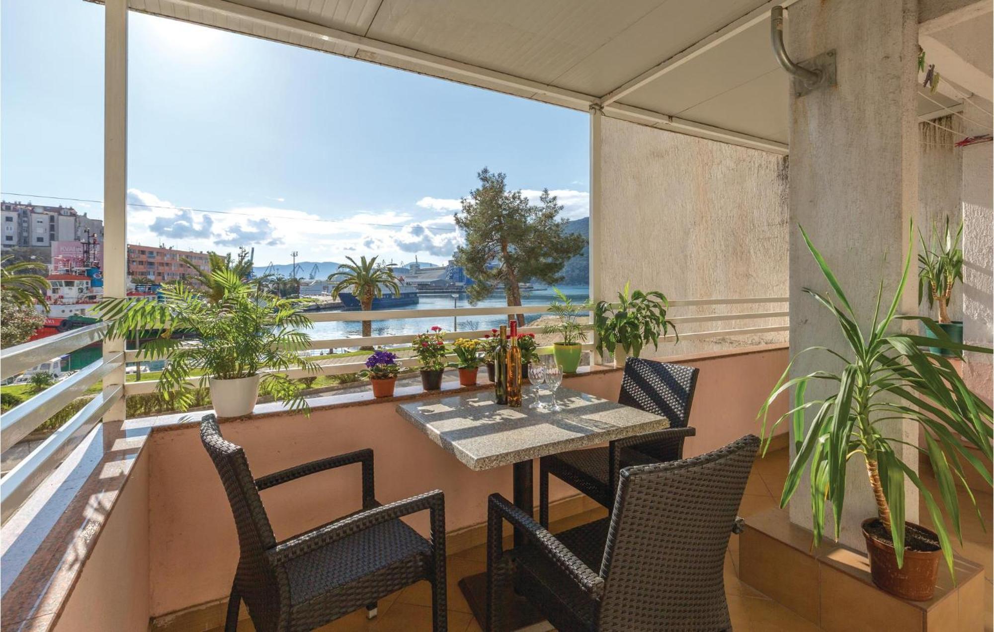 Awesome Apartment In Ploce With Kitchen Luaran gambar